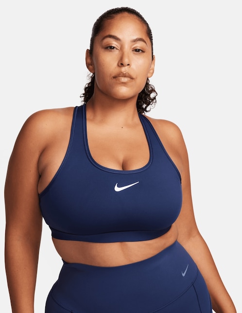 Top deportivo Nike Swoosh para entrenamiento mujer