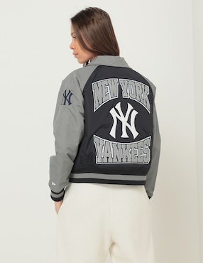 Chamarra impermeable casual New Era Outerwear New York Yankees MLB para mujer