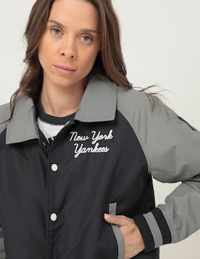 Chamarra impermeable casual New Era Outerwear New York Yankees MLB para mujer
