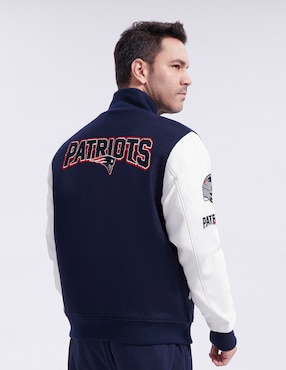 Chamarra para deporte con raqueta Pro Standard Bodywear New England Patriots NFL para hombre