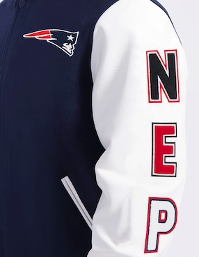 Chamarra para deporte con raqueta Pro Standard Bodywear New England Patriots NFL para hombre