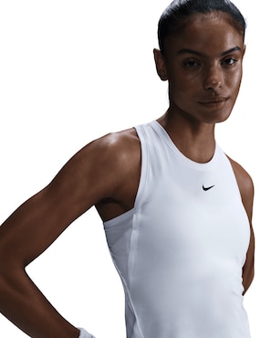 Playera deportiva para tennis Nike de mujer