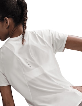 Playera deportiva para correr Nike W NK SWIFT DF SS TOP HM9698 de mujer