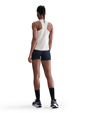 Playera deportiva para correr Nike de mujer