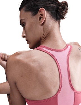 Top deportivo Nike para entrenamiento mujer