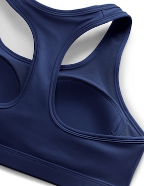 Top deportivo Nike Swoosh para entrenamiento mujer