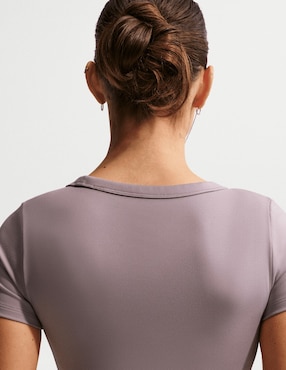 Playera deportiva para entrenamiento Nike One Fitted de mujer