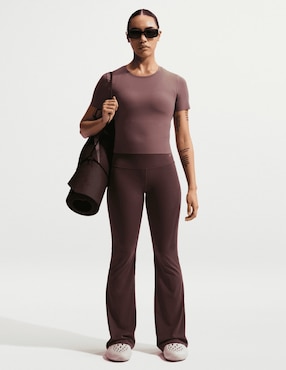 Playera deportiva para entrenamiento Nike Zenvy de mujer