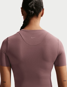 Playera deportiva para entrenamiento Nike Zenvy de mujer