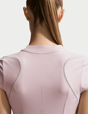 Playera deportiva para correr Nike de mujer