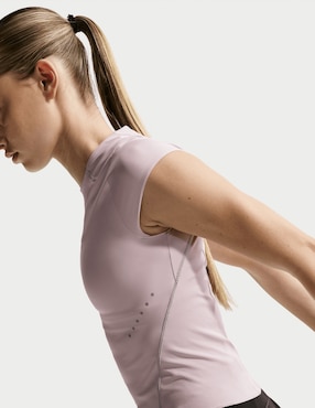 Playera deportiva para correr Nike de mujer