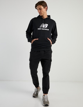 Sudadera New Balance con capucha y bolsa para hombre
