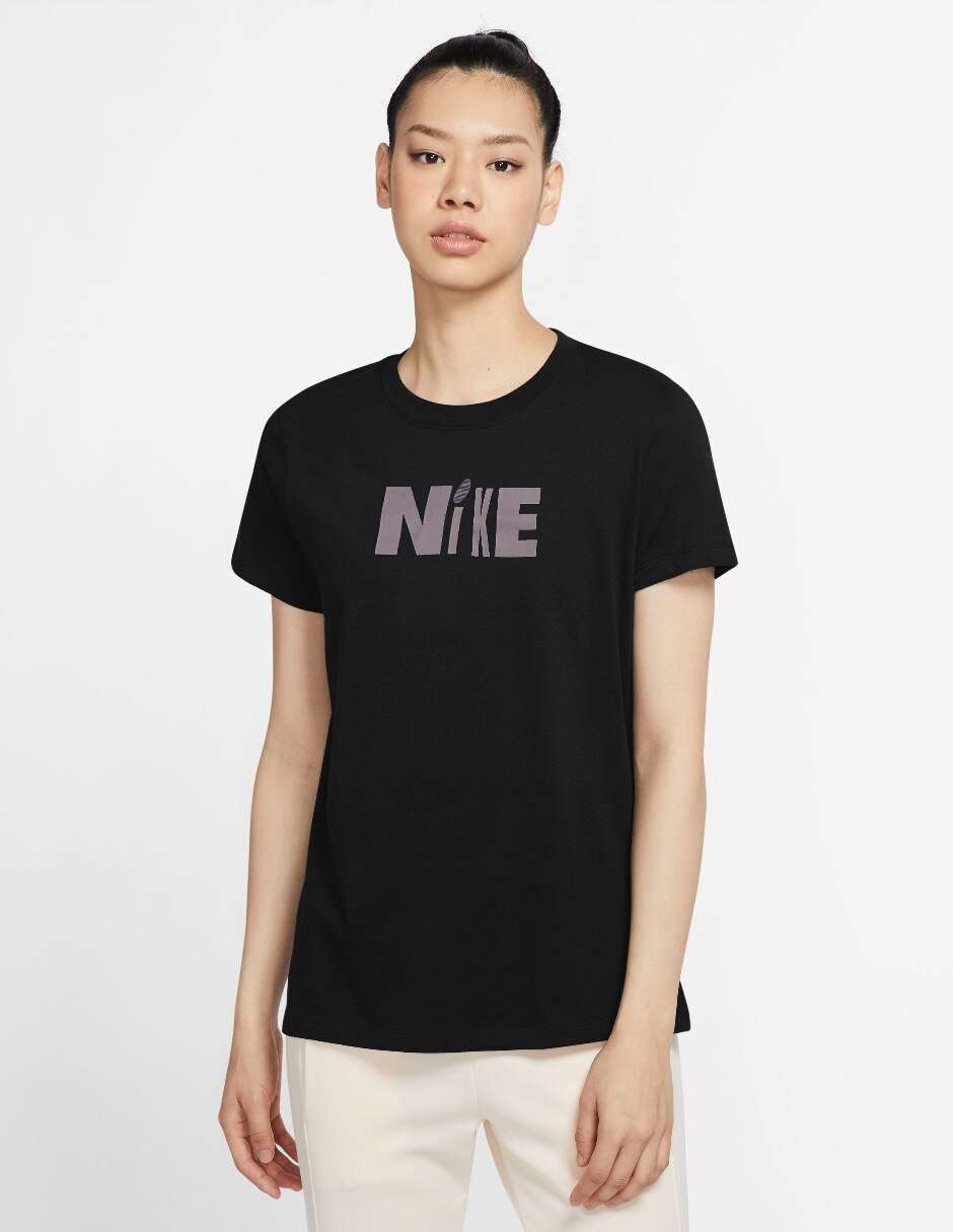 Playera deportiva Nike para mujer en Liverpool