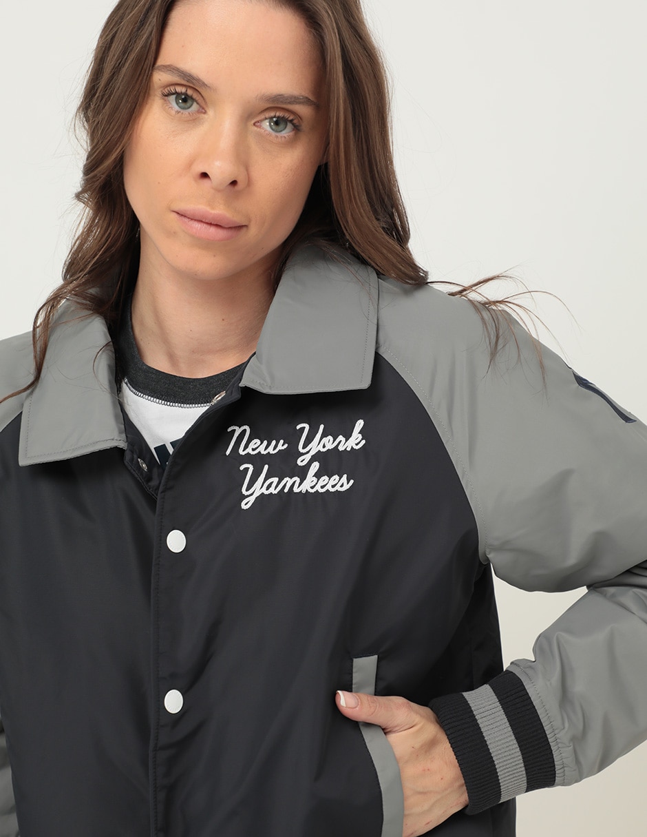 Chamarra impermeable casual Outerwear New York Yankees MLB para mujer 4
