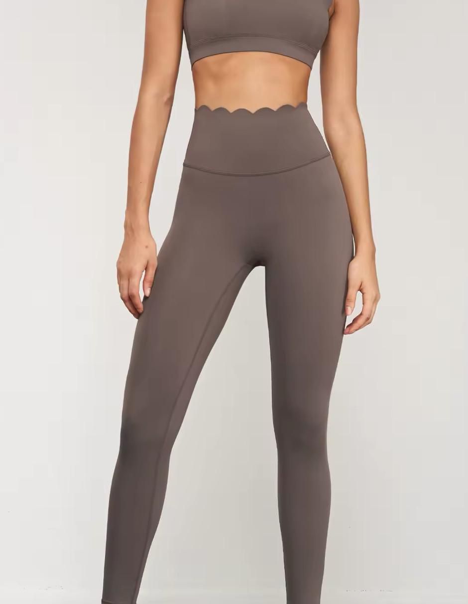 Conjunto deportivo ajustado con elástico para mujer 4