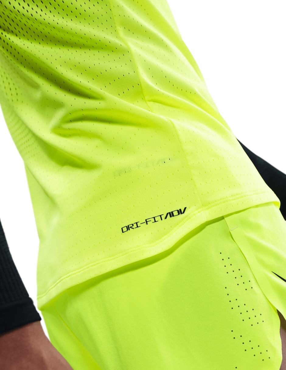 Playera deportiva para correr de hombre 6