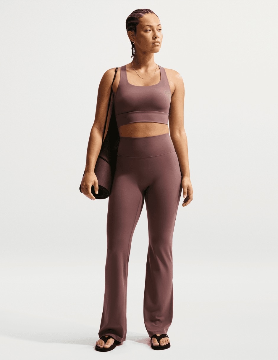 Pants W NK DF Zenvy HR Flare Useam II522 para entrenamiento de mujer Pants W NK DF Zenvy HR Flare Useam II522 para entrenamiento de mujer