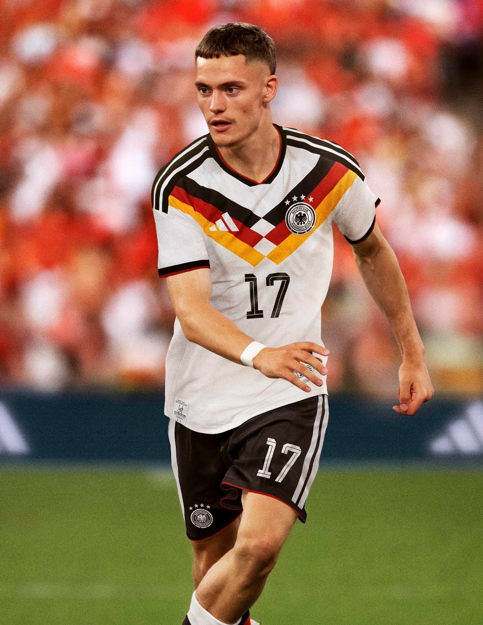 Jersey de Selección de fútbol de Alemania local authentic manga corta  jugador para hombre 11