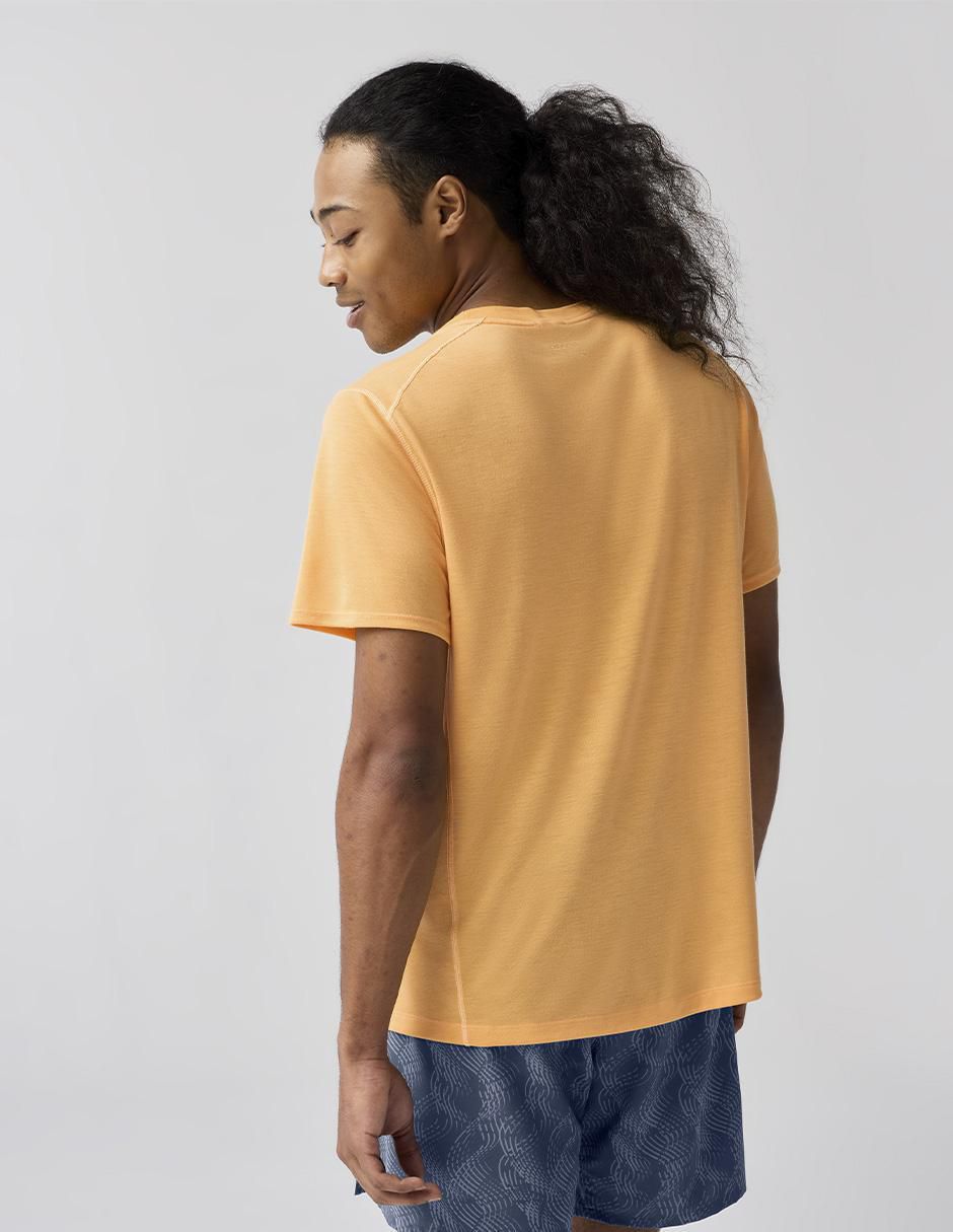 Playera deportiva para correr de hombre 2